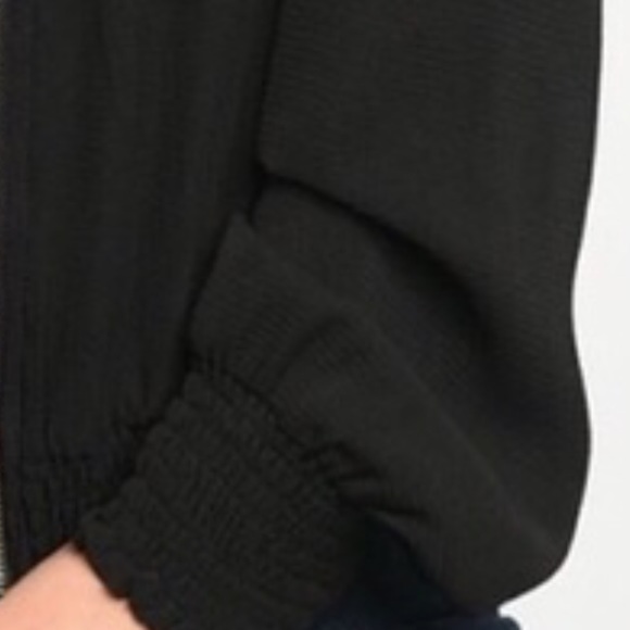 LAST 1💗FLATTERING BLACK COLD SHOULDER ZIP UP  TOP - Picture 4 of 8